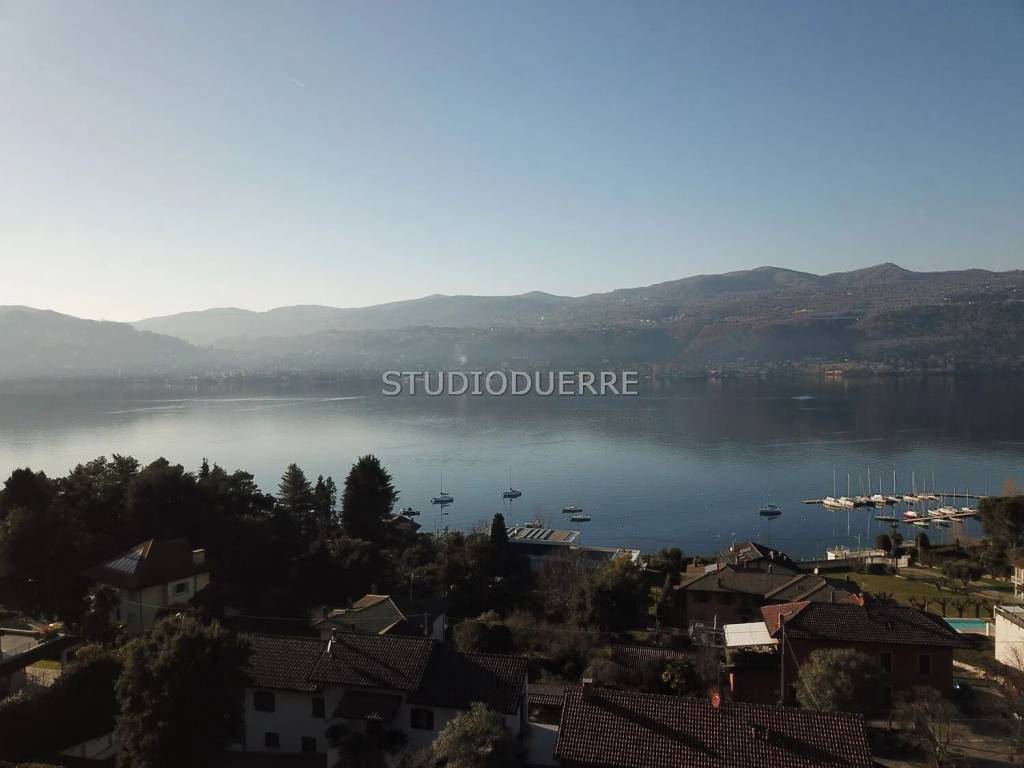 casa indipendente in vendita a Ranco