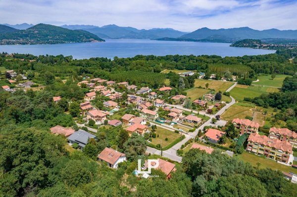 casa indipendente in vendita a Ranco