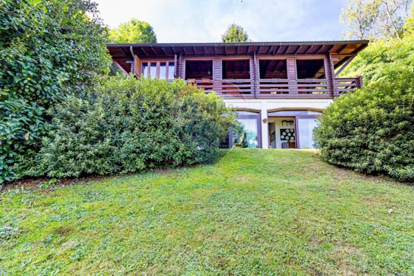 casa indipendente in vendita a Ranco