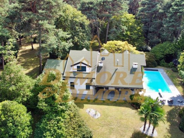 casa indipendente in vendita a Ranco