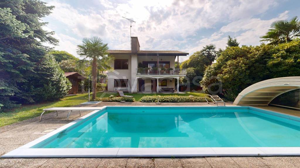 casa indipendente in vendita a Ranco in zona Uponne