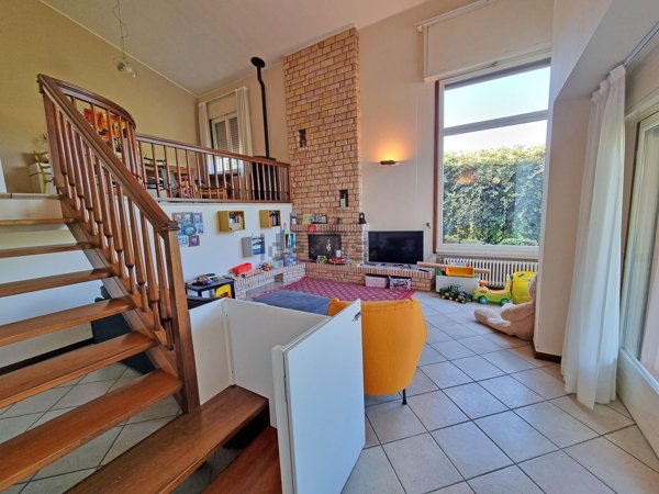 casa indipendente in vendita a Ranco