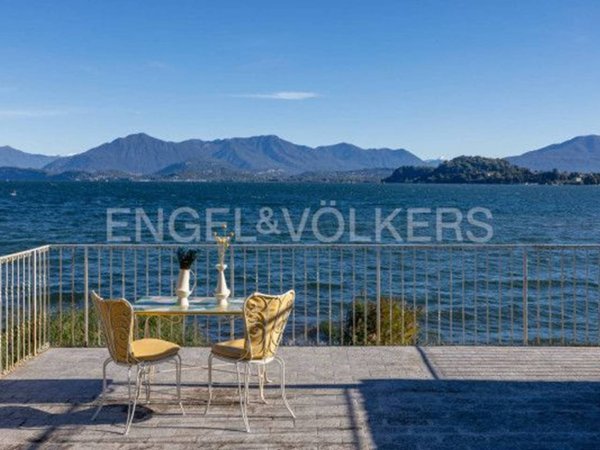 casa indipendente in vendita a Ranco