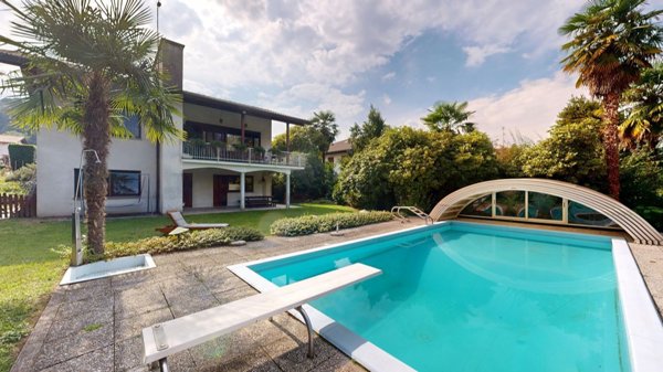 casa indipendente in vendita a Ranco