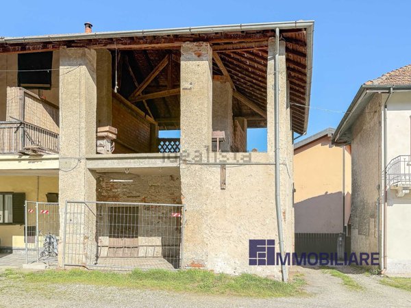 casale in vendita a Ranco in zona Uponne