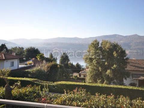 casa indipendente in vendita a Ranco in zona Uponne