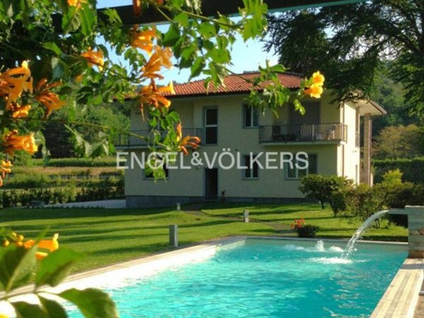 casa indipendente in vendita a Ranco