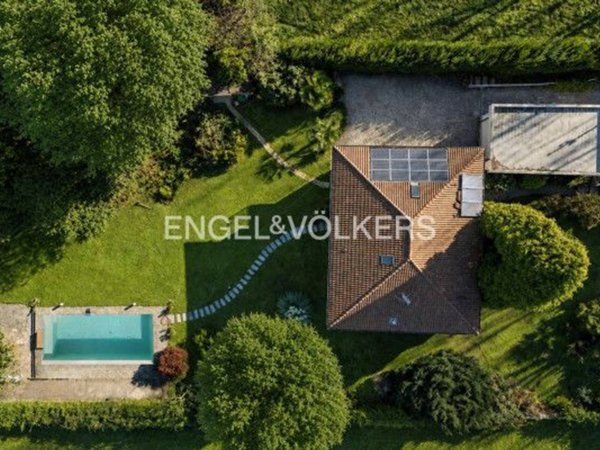 casa indipendente in vendita a Ranco in zona Uponne