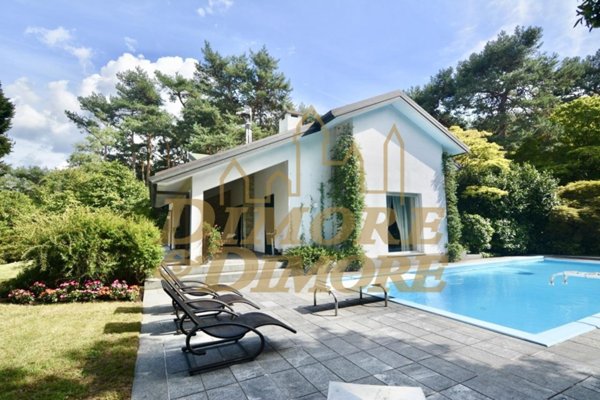 casa indipendente in vendita a Ranco