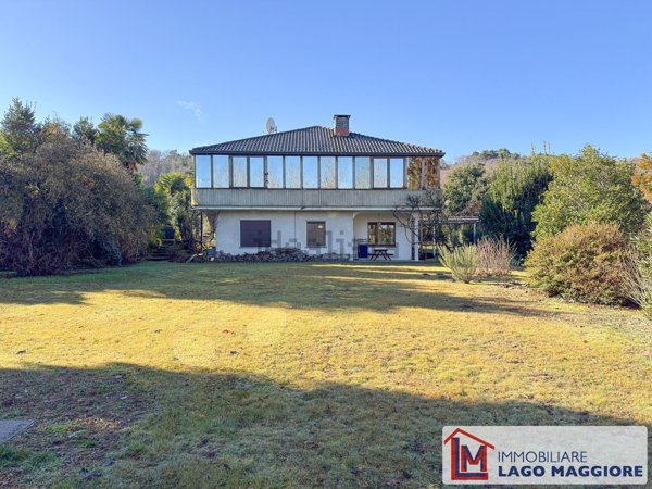 casa indipendente in vendita a Ranco in zona Uponne