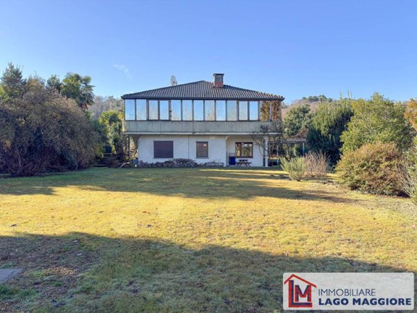 casa indipendente in vendita a Ranco in zona Uponne