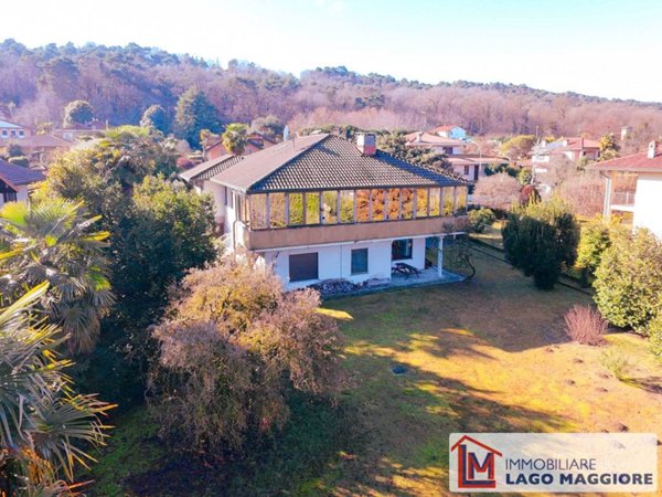 casa indipendente in vendita a Ranco in zona Uponne