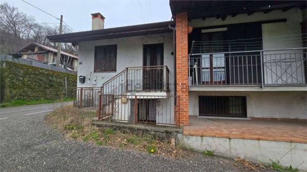 casa indipendente in vendita a Ranco