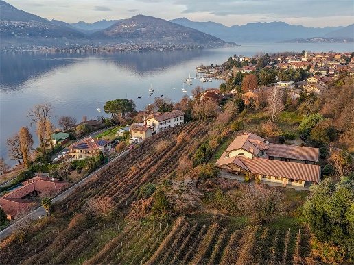 casa indipendente in vendita a Ranco