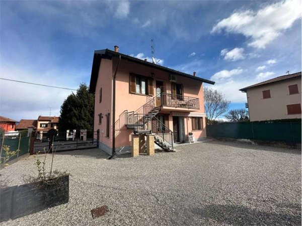 appartamento in vendita a Ranco in zona Uponne