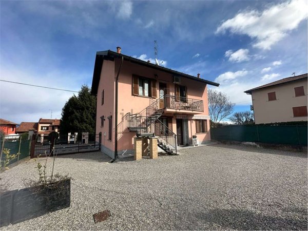 appartamento in vendita a Ranco in zona Uponne