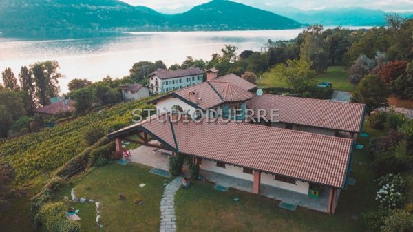 casa indipendente in vendita a Ranco