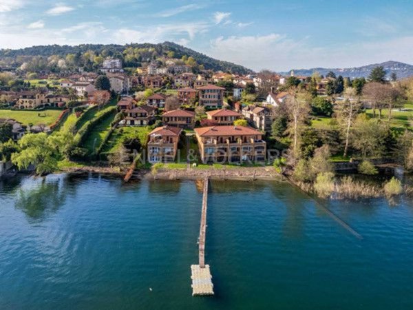 casa indipendente in vendita a Ranco