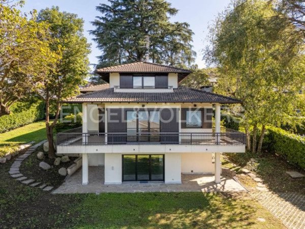 casa indipendente in vendita a Ranco in zona Uponne