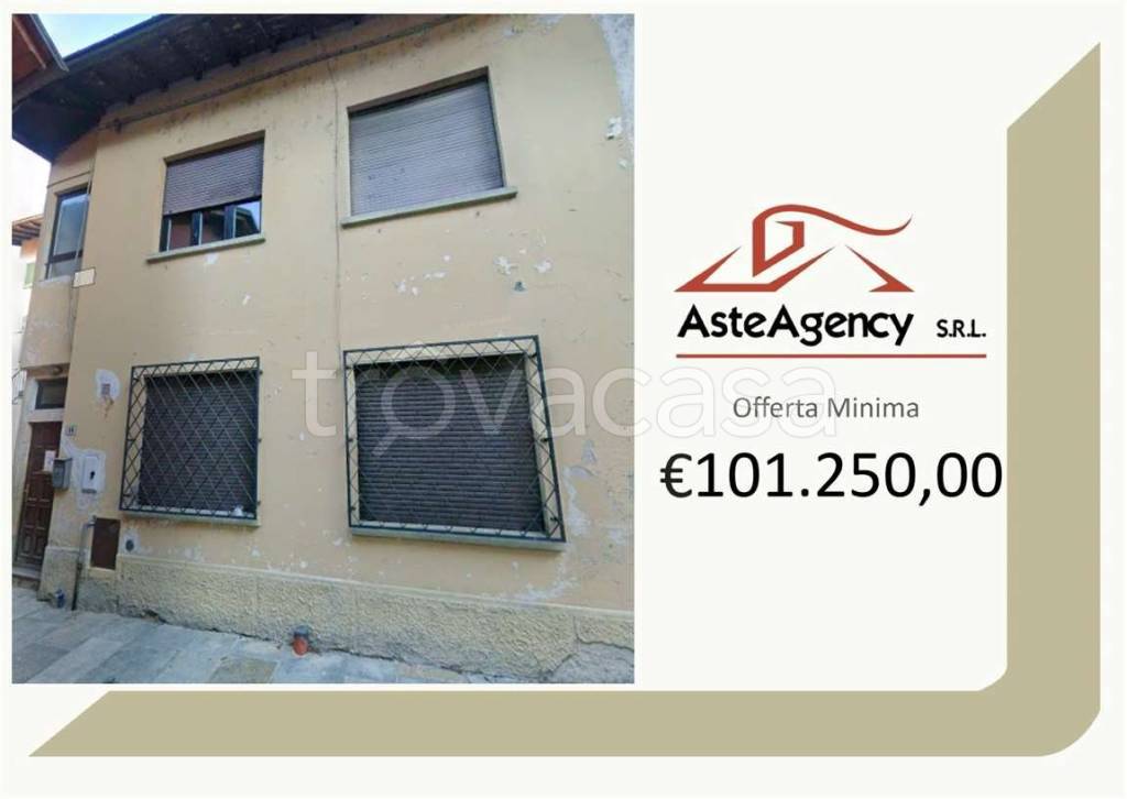 casa indipendente in vendita a Ranco
