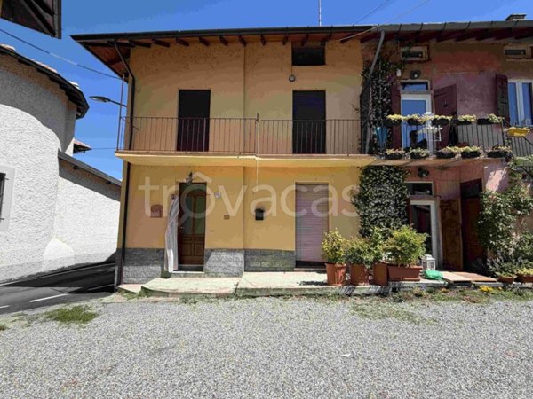 appartamento in vendita a Ranco in zona Uponne