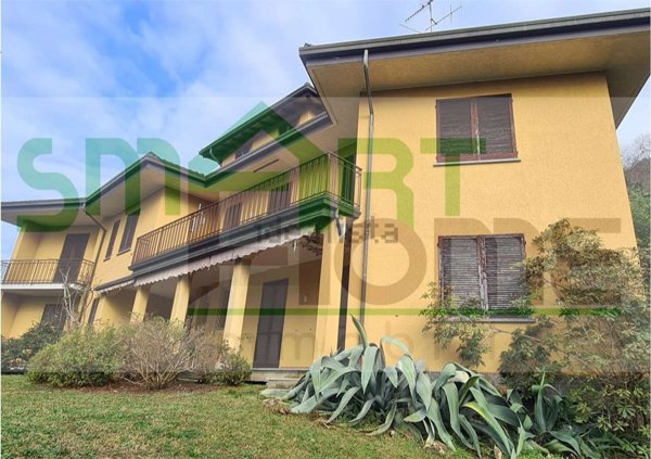 casa indipendente in vendita a Ranco