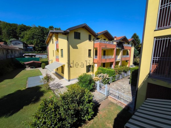 appartamento in vendita a Ranco in zona Uponne