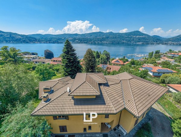 casa indipendente in vendita a Ranco in zona Uponne