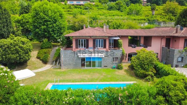 casa indipendente in vendita a Ranco in zona Uponne
