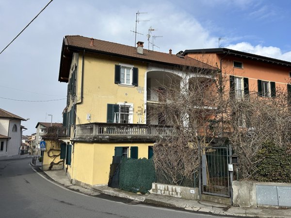 appartamento in vendita a Ranco in zona Uponne