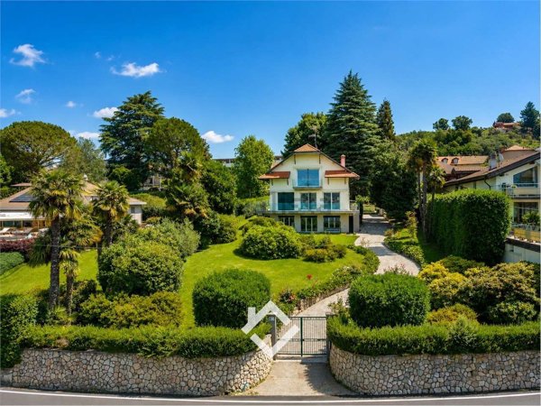 casa indipendente in vendita a Ranco in zona Uponne