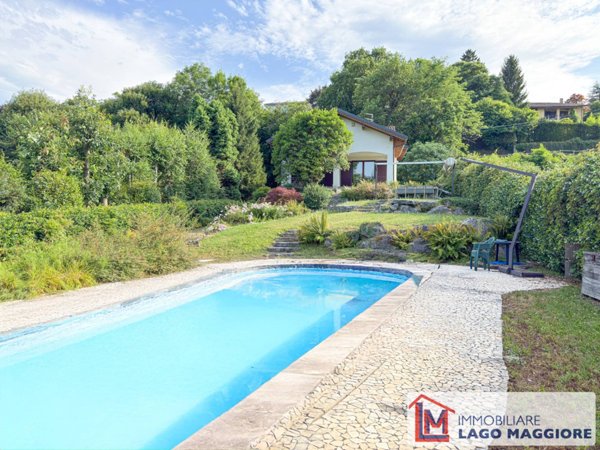 casa indipendente in vendita a Ranco in zona Uponne