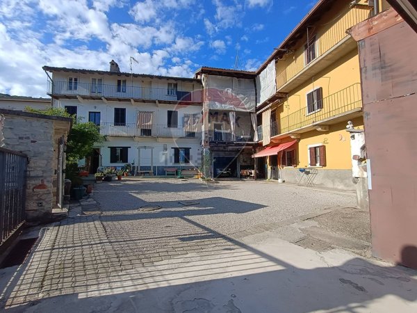 casa indipendente in vendita a Saltrio