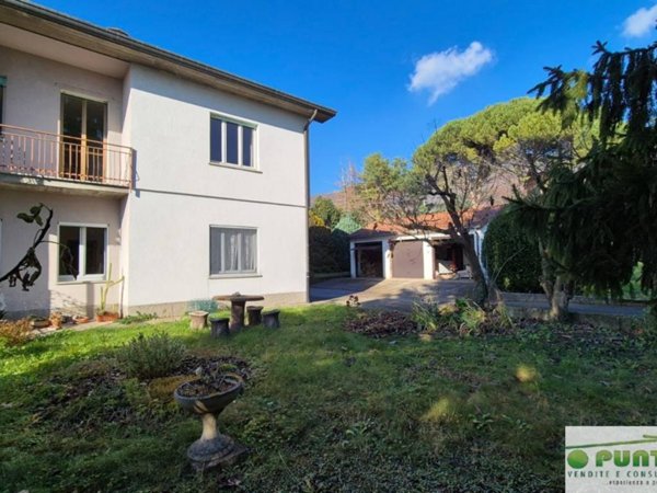 casa indipendente in vendita a Saltrio