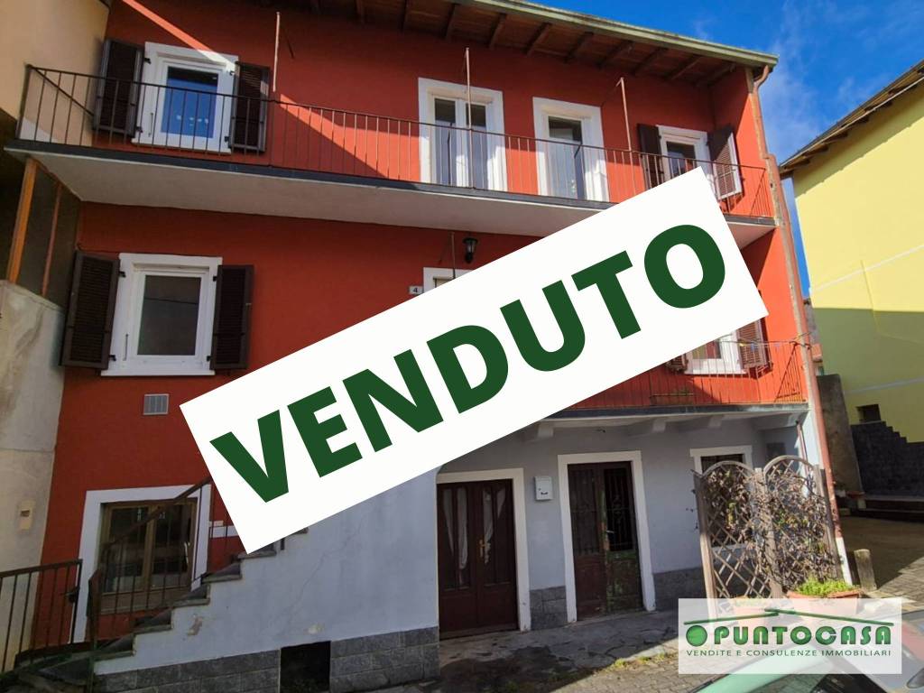 casa indipendente in vendita a Saltrio