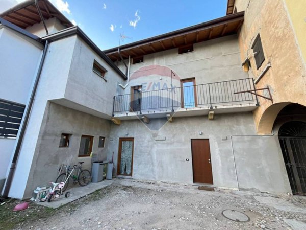 casa indipendente in vendita a Saltrio