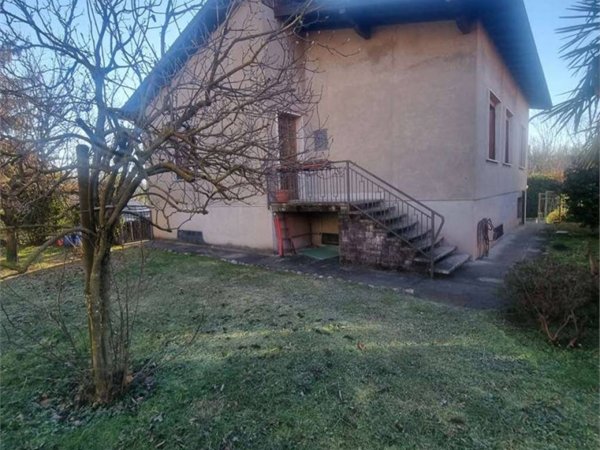 casa indipendente in vendita a Saltrio