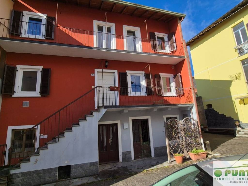 casa indipendente in vendita a Saltrio