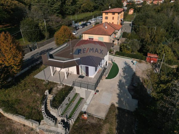 casa indipendente in vendita a Saltrio