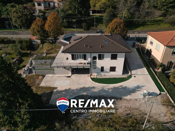 casa indipendente in vendita a Saltrio