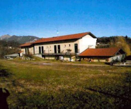intera palazzina in vendita a Saltrio