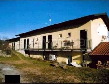 locale commerciale in vendita a Saltrio