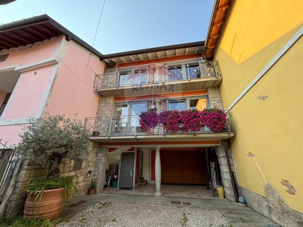 casa indipendente in vendita a Saltrio