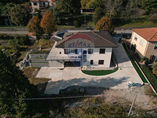 casa indipendente in vendita a Saltrio