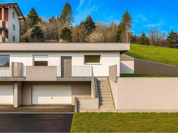 casa indipendente in vendita a Saltrio