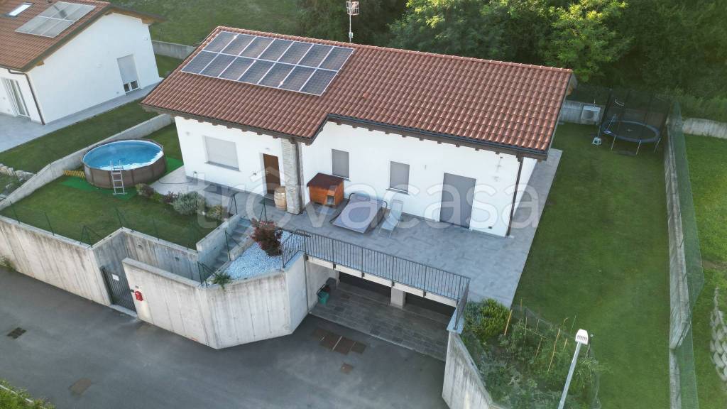 casa indipendente in vendita a Saltrio