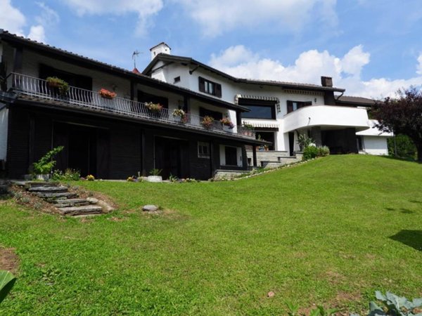 casa indipendente in vendita a Saltrio