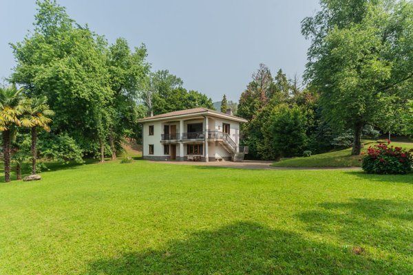 casa indipendente in vendita a Saltrio