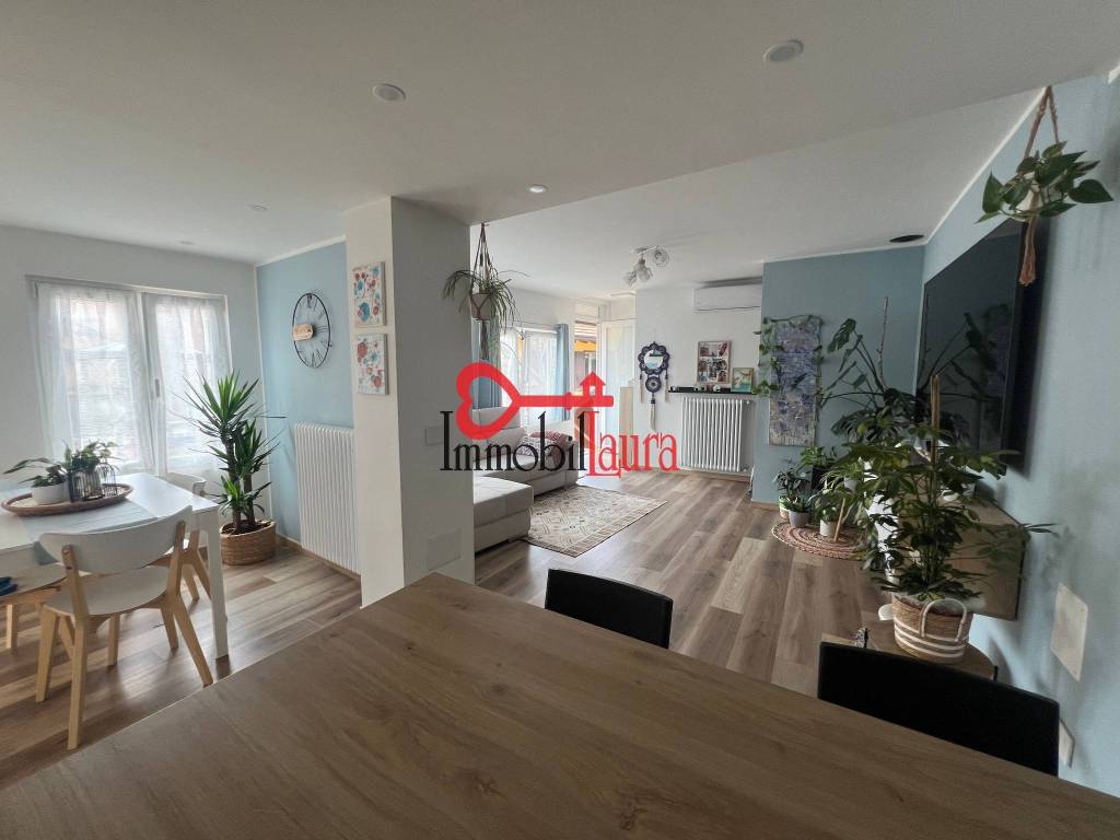 casa indipendente in vendita a Saltrio