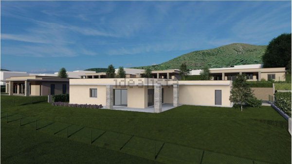 casa indipendente in vendita a Saltrio